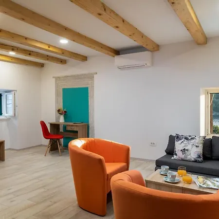 Anamarija 펜션 챠브타트