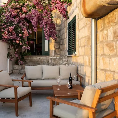 Дом отдыха Anamarija Цавтат