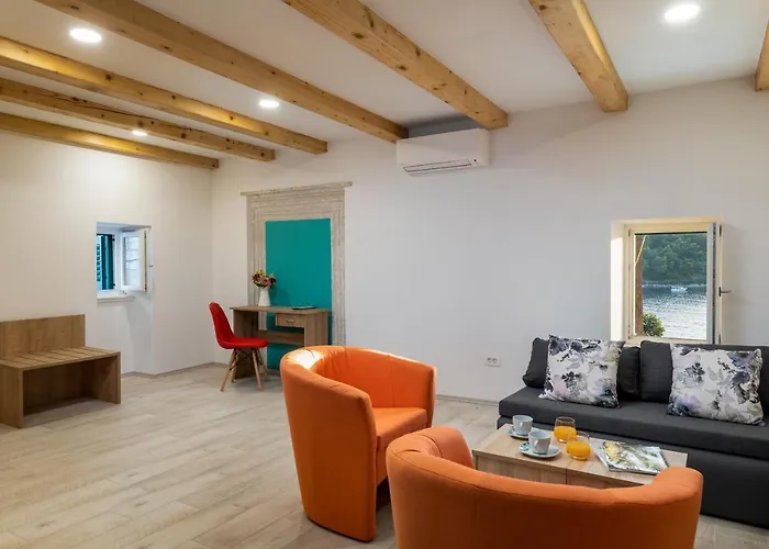 Anamarija Nyaraló Cavtat